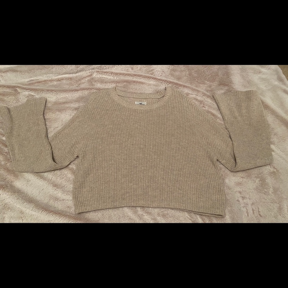 cropped hollister sweater!!